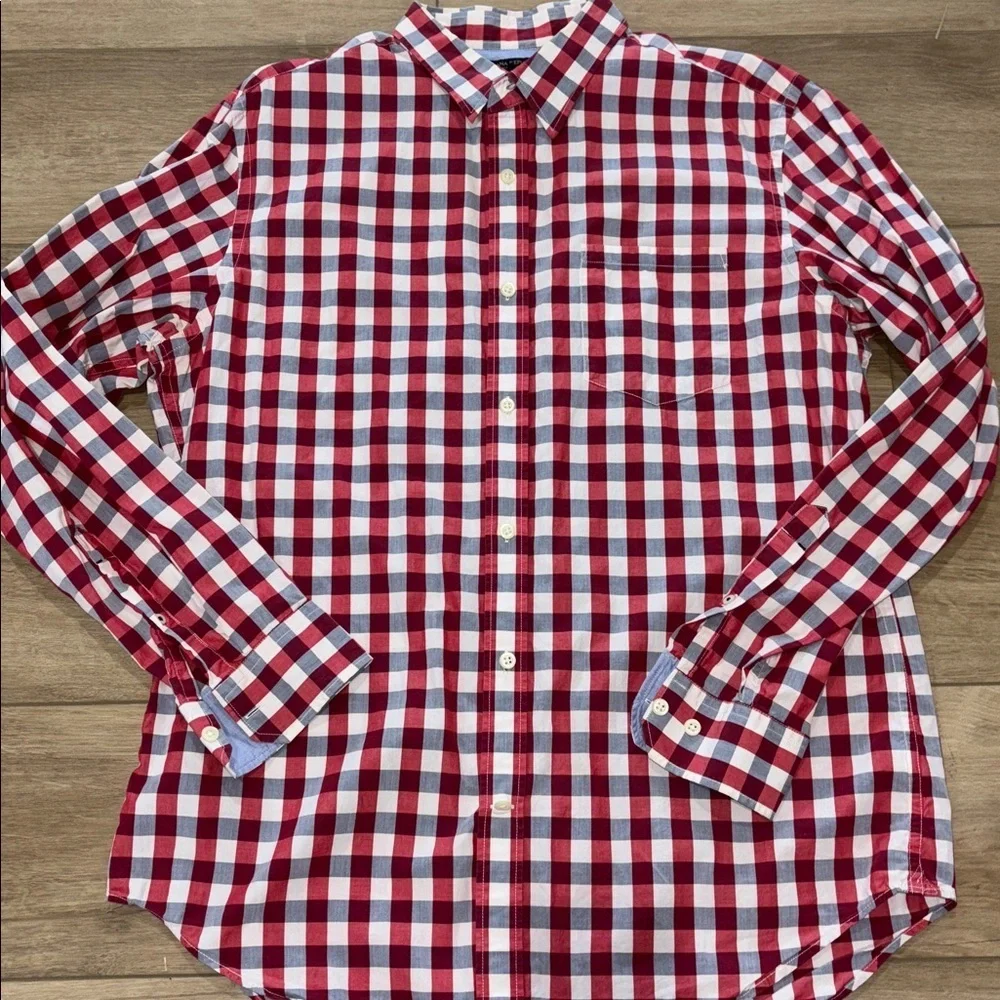 Banana Republic Red and White checkered slim fit Men's Shirt size large
